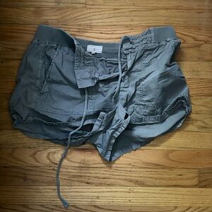 Lou & Grey Gray Women's Shorts